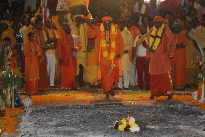 AU CŒUR DE LA PÉRIODE ANNUELLE DES MARCHE SUR LE FEU À LA RÉUNION AU CŒUR DE LA PÉRIODE ANNUELLE DES MARCHE SUR LE FEU À LA RÉUNION