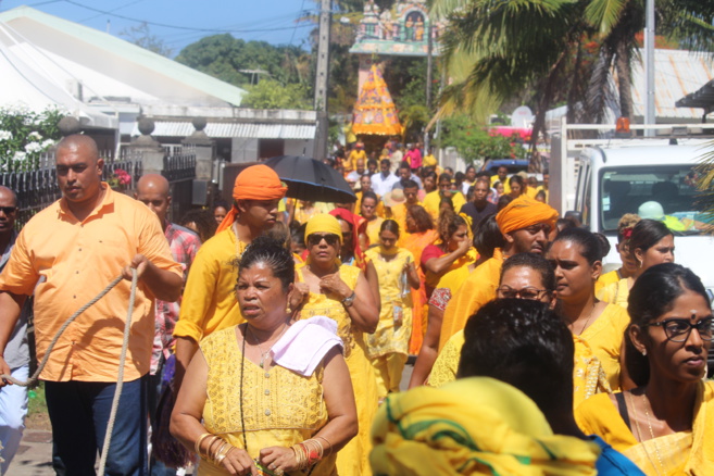 MARCHE SUR LE FEU AU TEMPLE PANDIALE PRIMAT À ST-DENIS