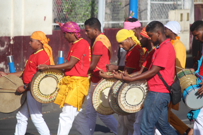 MARCHE SUR LE FEU AU TEMPLE PANDIALE PRIMAT À ST-DENIS