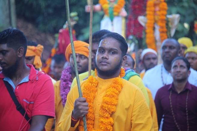 MARCHE SUR LE FEU AU TEMPLE PANDIALE PRIMAT À ST-DENIS