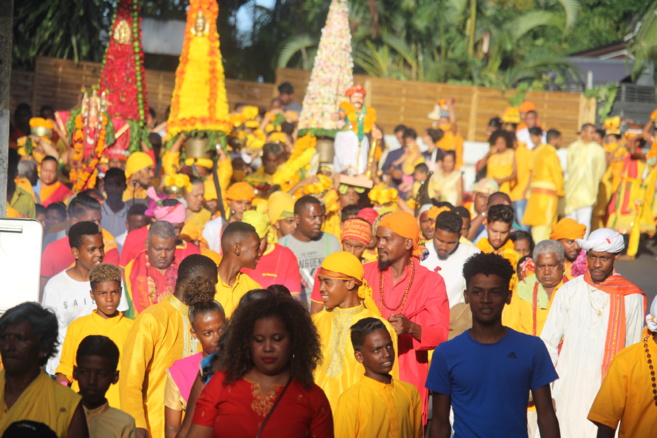 MARCHE SUR LE FEU AU TEMPLE PANDIALE PRIMAT À ST-DENIS