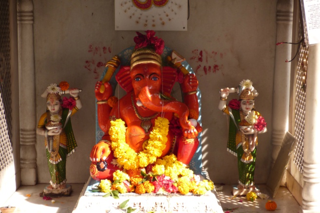 VIVEZ À LA MAISON LE DARSHAN DES TEMPLES HINDOUS EN INDE PENDANT LE CORONAVIRUS