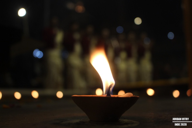 L'INDE APPEL À COMBATTRE L’OBSCURITÉ DU COVID-19 AVEC DE LA LUMIÈRE CE DIMANCHE