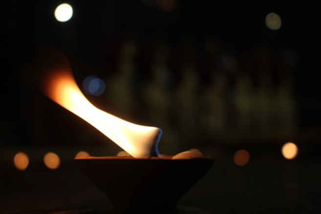 BONNE ET HEUREUSE ANNÉE 'SÂRVARI' 5121 BONNE ET HEUREUSE ANNÉE 'SÂRVARI' 5121