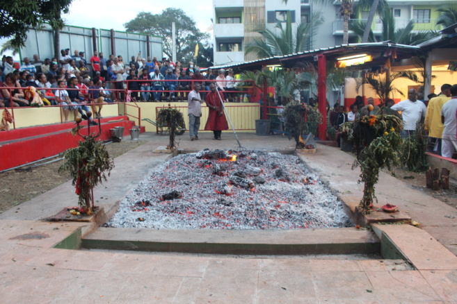 MARCHE SUR LE FEU AU TEMPLE VAÏTY 2020