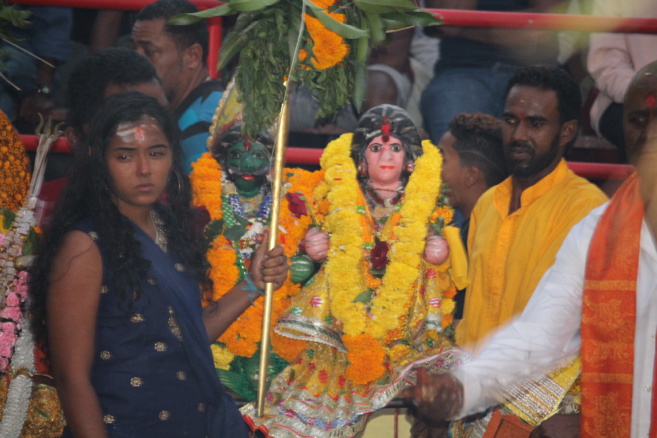 MARCHE SUR LE FEU AU TEMPLE VAÏTY 2020