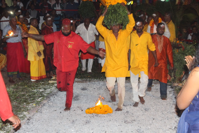 MARCHE SUR LE FEU AU TEMPLE VAÏTY 2020 MARCHE SUR LE FEU AU TEMPLE VAÏTY 2020