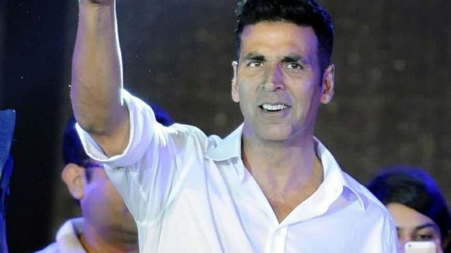 UN ACTEUR BOLLYWOOD ASSURE BOIRE DE L'URINE DE VACHE CHAQUE JOUR