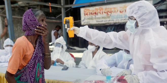 EN INDE, LE MYSTÈRE DE LA FAIBLE MORTALITÉ DU CORONAVIRUS