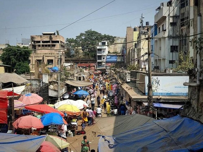 INDE : LA VIE REPREND SON COURS ALORS QUE LE VIRUS SEMBLE S'ÉVANOUIR INDE : LA VIE REPREND SON COURS ALORS QUE LE VIRUS SEMBLE S'ÉVANOUIR