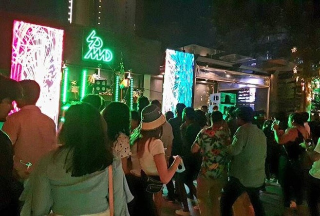 INDE : LA VIE REPREND SON COURS ALORS QUE LE VIRUS SEMBLE S'ÉVANOUIR INDE : LA VIE REPREND SON COURS ALORS QUE LE VIRUS SEMBLE S'ÉVANOUIR