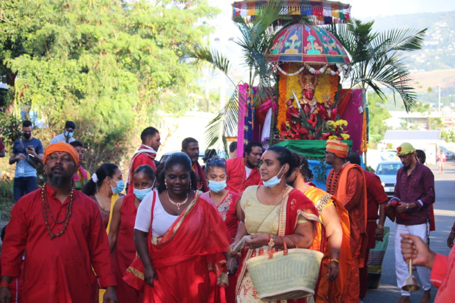 MARCHE SUR LE FEU AU TEMPLE KARLY PRIMAT 2021 À ST-DENIS