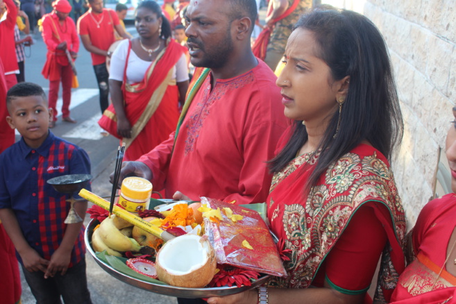 MARCHE SUR LE FEU AU TEMPLE KARLY PRIMAT 2021 À ST-DENIS