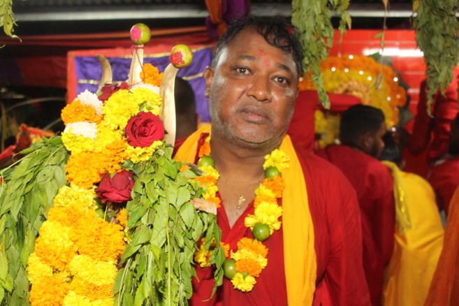 MARCHE SUR LE FEU AU TEMPLE KARLY PRIMAT 2021 À ST-DENIS