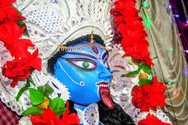 COMMENT ADORER MAA KALI ?
