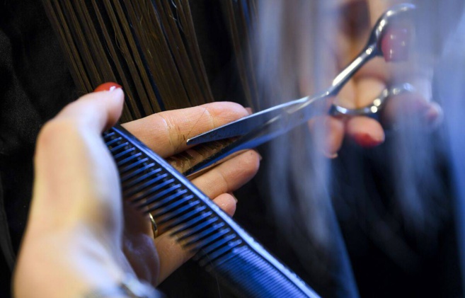 INDE : UN SALON DE COIFFURE CONDAMNÉ Â VERSER PLUS DE 230.000 EUROS POUR UNE COUPE RATÉE INDE : UN SALON DE COIFFURE CONDAMNÉ Â VERSER PLUS DE 230.000 EUROS POUR UNE COUPE RATÉE