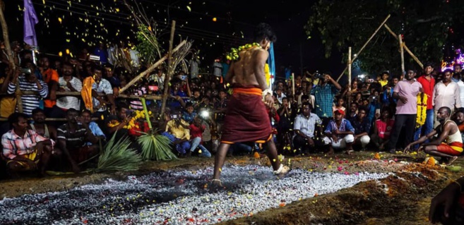 ZOOM SUR THEEMITHI (MARCHE SUR LE FEU) ZOOM SUR THEEMITHI (MARCHE SUR LE FEU)