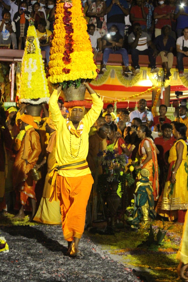 MARCHE SUR LE FEU 2021 AU TEMPLE PANDIALÉ PRIMAT MARCHE SUR LE FEU 2021 AU TEMPLE PANDIALÉ PRIMAT