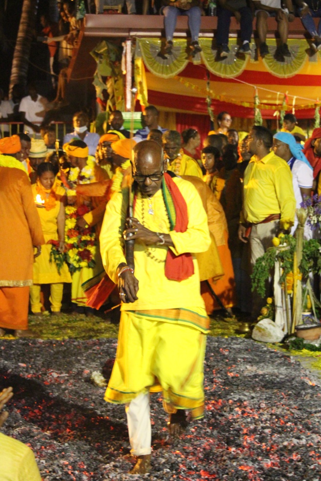 MARCHE SUR LE FEU 2021 AU TEMPLE PANDIALÉ PRIMAT