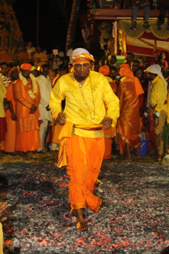 MARCHE SUR LE FEU 2021 AU TEMPLE PANDIALÉ PRIMAT