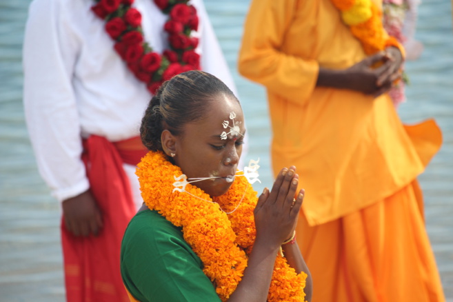 MARCHE SUR LE FEU 2022 AU TEMPLE SHRI DEVI PANDIALÉ, CASERNES ST-PIERRE 