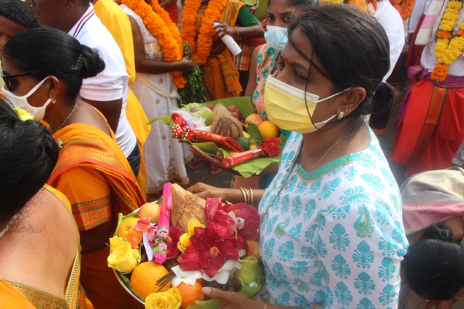 MARCHE SUR LE FEU 2022 AU TEMPLE SHRI DEVI PANDIALÉ, CASERNES ST-PIERRE 