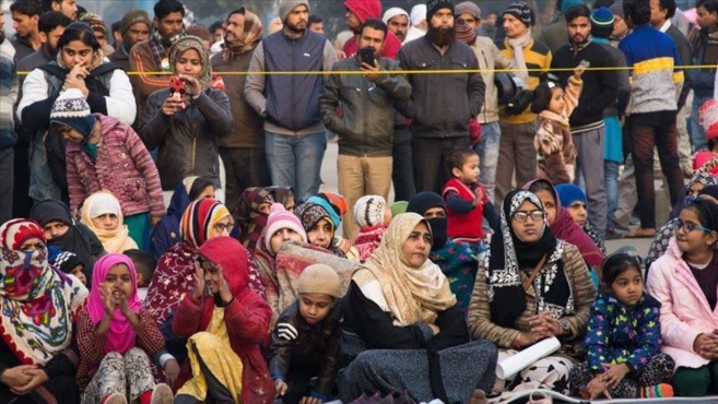 UNE COUR EN INDE CONFIRME L'INTERDICTION DU HIJAB À L'ÉCOLE DANS UN ÉTAT DU SUD UNE COUR EN INDE CONFIRME L'INTERDICTION DU HIJAB À L'ÉCOLE DANS UN ÉTAT DU SUD