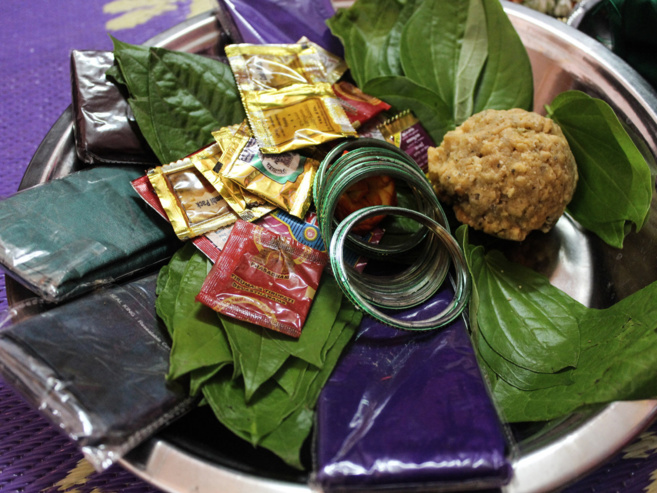 TAMBOOLAM : RITUEL IMPORTANT LORS D'UN CULTE HINDOU VÉDIQUE TAMBOOLAM : RITUEL IMPORTANT LORS D'UN CULTE HINDOU VÉDIQUE