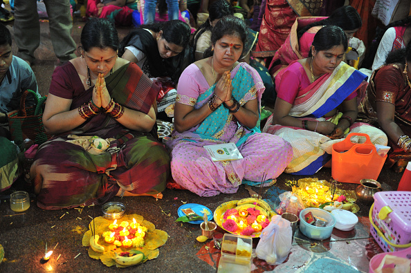 COMMENT EFFECTUER LE PUJA DE VARALAKSHMI ? COMMENT EFFECTUER LE PUJA DE VARALAKSHMI ?