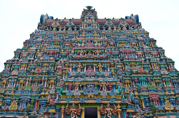 Admirez le temple indien de Mînâkshî dont les superbes couleurs n’ont d’égal que l’immensité de l’architecture