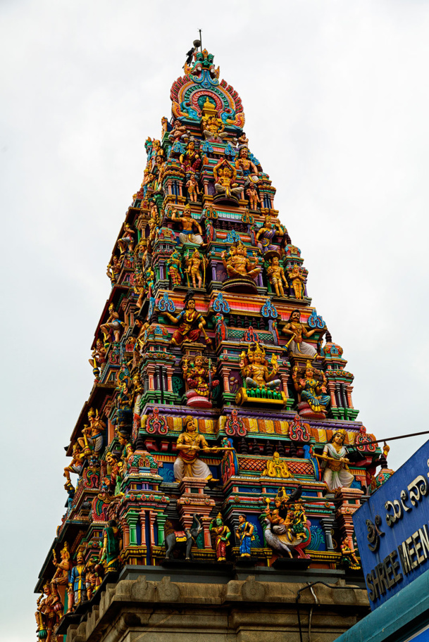 Admirez le temple indien de Mînâkshî dont les superbes couleurs n’ont d’égal que l’immensité de l’architecture