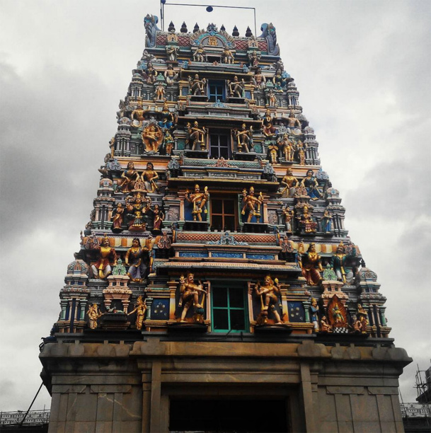 Admirez le temple indien de Mînâkshî dont les superbes couleurs n’ont d’égal que l’immensité de l’architecture