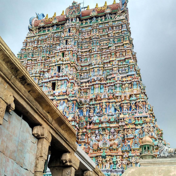 Admirez le temple indien de Mînâkshî dont les superbes couleurs n’ont d’égal que l’immensité de l’architecture