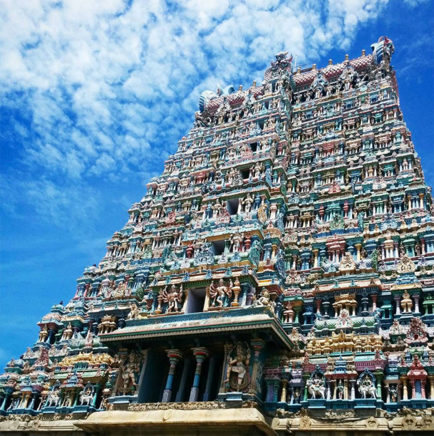 Admirez le temple indien de Mînâkshî dont les superbes couleurs n’ont d’égal que l’immensité de l’architecture