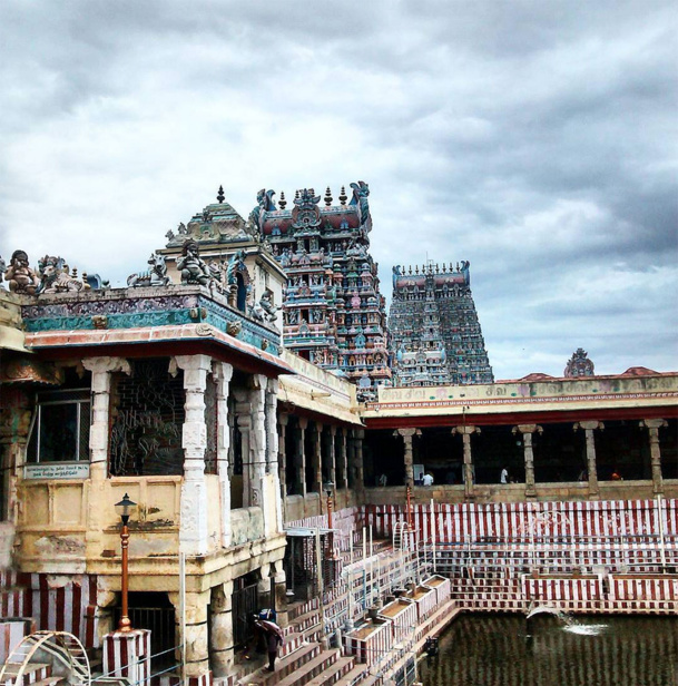 Admirez le temple indien de Mînâkshî dont les superbes couleurs n’ont d’égal que l’immensité de l’architecture