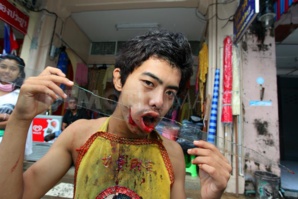 UNE FESTIVITÉ RELIGIEUSE HORS DU COMMUN : PHUKET VEGETARIAN FESTIVAL UNE FESTIVITÉ RELIGIEUSE HORS DU COMMUN : PHUKET VEGETARIAN FESTIVAL