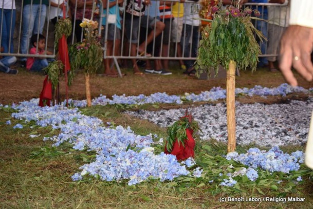 MARCHE SUR LE FEU CHEZ LA FAMILLE MOUTAYE À TERRE-SAINTE 2016