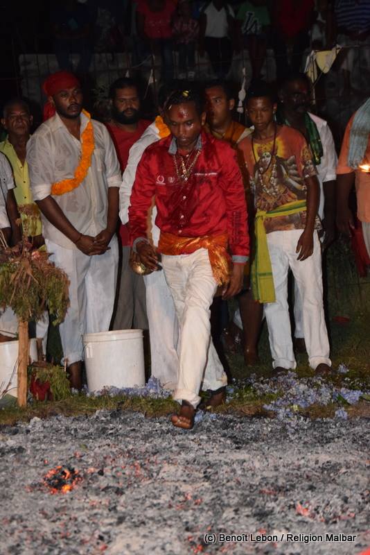 MARCHE SUR LE FEU CHEZ LA FAMILLE MOUTAYE À TERRE-SAINTE 2016