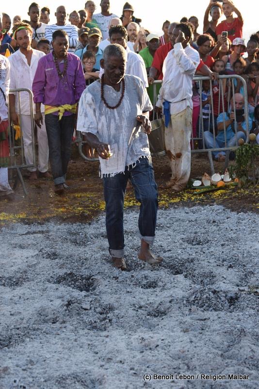 MARCHE SUR LE FEU TANAMBO À SAINT-PIERRE 2016