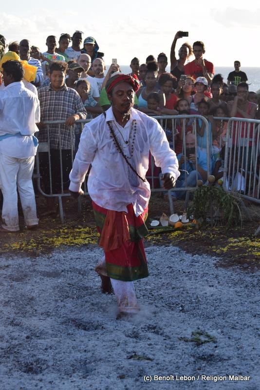 MARCHE SUR LE FEU TANAMBO À SAINT-PIERRE 2016