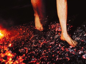 La Marche sur le feu : Surnaturelle ou naturelle ? La Marche sur le feu : Surnaturelle ou naturelle ?