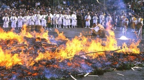 La Marche sur le feu : Surnaturelle ou naturelle ?