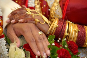LA DOT, LE CÔTÉ « SOMBRE » DU MARIAGE INDIEN LA DOT, LE CÔTÉ « SOMBRE » DU MARIAGE INDIEN