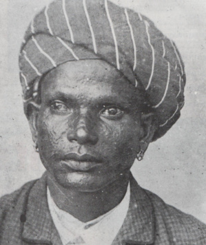 Palin Gatapadedeatchy Ajagama, grand-père maternel de Georges Poonooswamy. Palin Gatapadedeatchy Ajagama, grand-père maternel de Georges Poonooswamy.