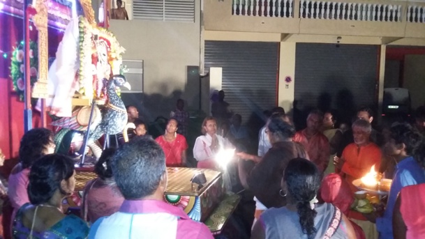 2ÈME OUTCHVAM DU SITTIRAÏ CAVADEE AU TEMPLE PEROUMAL DE SAINT-PIERRE 