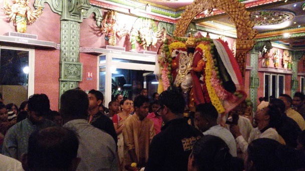 2ÈME OUTCHVAM DU SITTIRAÏ CAVADEE AU TEMPLE PEROUMAL DE SAINT-PIERRE 