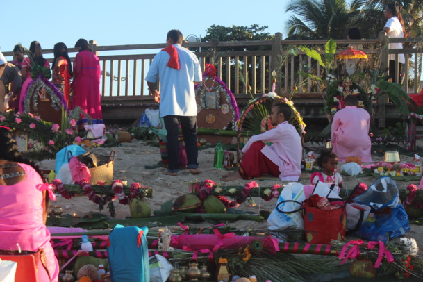 SITTIRAÏ CAVADEE 2016 AU TEMPLE NARASSINGUA PEROUMAL DE SAINT-PIERRE