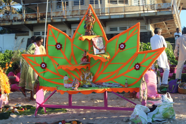 SITTIRAÏ CAVADEE 2016 AU TEMPLE NARASSINGUA PEROUMAL DE SAINT-PIERRE