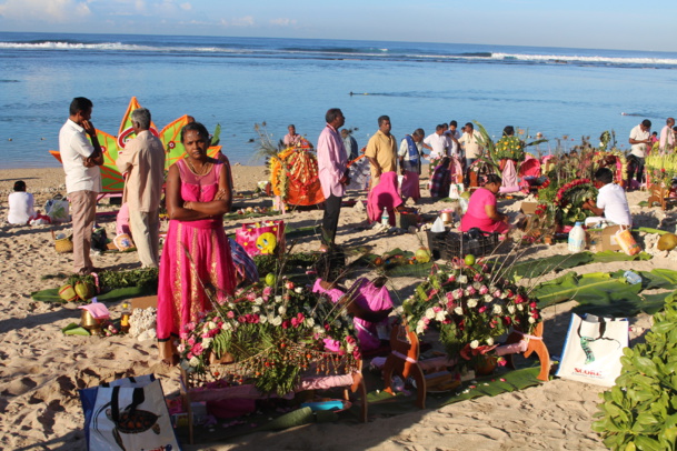 SITTIRAÏ CAVADEE 2016 AU TEMPLE NARASSINGUA PEROUMAL DE SAINT-PIERRE