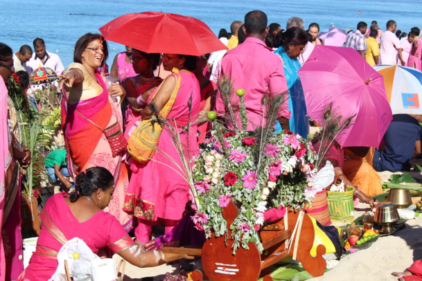 SITTIRAÏ CAVADEE 2016 AU TEMPLE NARASSINGUA PEROUMAL DE SAINT-PIERRE